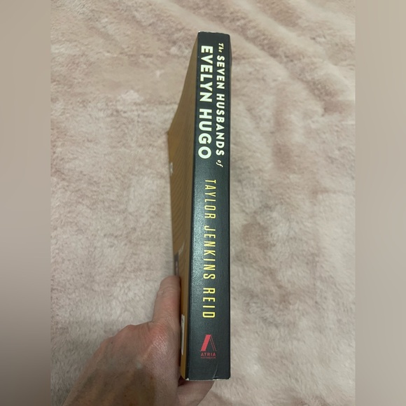 Book - Picture 4 of 6